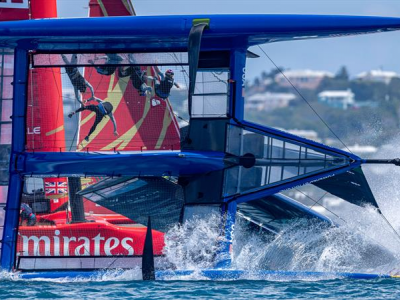 Team Emirates Great Britain SailGP sbalzato dalla barca