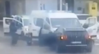 Francia, scioccante video dell'attacco mortale al furgone della Polizia Penitenziaria in Normandia ripreso dalla videosorveglianza