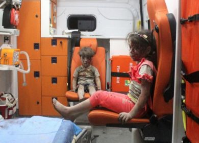 bambini salvati dai bombardamenti in siria