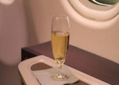 champagne servito sull'aereo