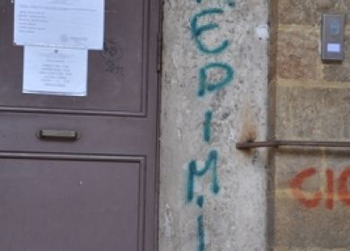 graffiti e scritte con spray via leuca