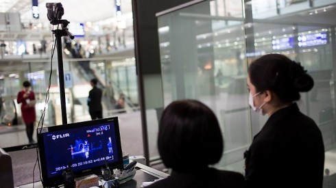 controlli temperatura corporea aeroporto Hong Kong