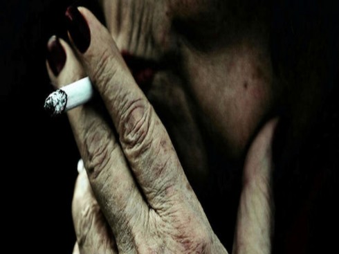 fumatrice anziana