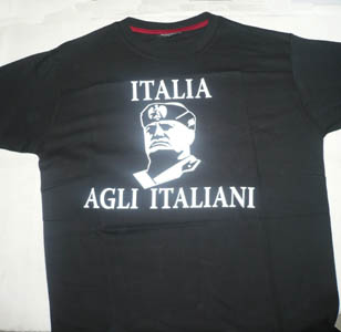 Sportello dei diritti - dalla parte dei cittadini - Risponde del reato di  cui alla legge Mancino chi indossa alla manifestazione sportiva la t-shirt  con l'immagine del Duce e riproducente scritte proprie