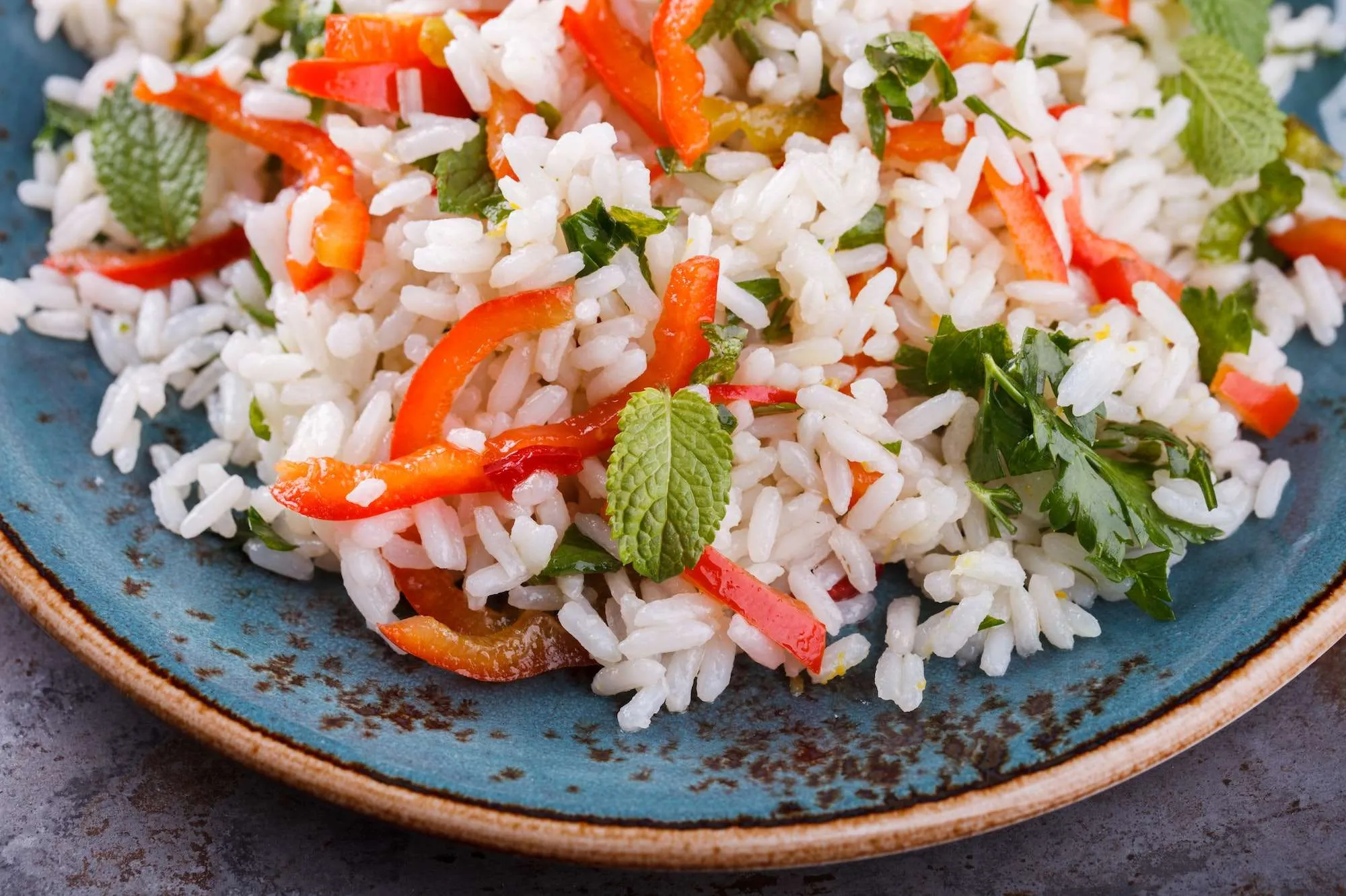 Рецепт вкусного риса с овощами. Рис с болгарским перцем. Рис с овощами. Салат с рисом и овощами. Рис с морковным салатом.