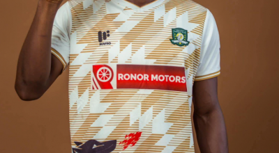 Il calciatore ghanese Frimpong è stato ucciso in un attacco al pullman della squadra