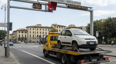 Multato sulla corsia preferenziale: ma l'auto era sopra il carroattrezzi