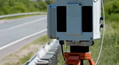 Stop alle truffe degli autovelox: il caso di una foto di un incidente riutilizzata da parte della Polizia in Svizzera