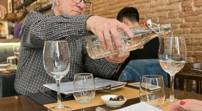 Turisti in Italia, attenzione al conto. Hotel si rifiuta di fornire acqua del rubinetto ai turisti