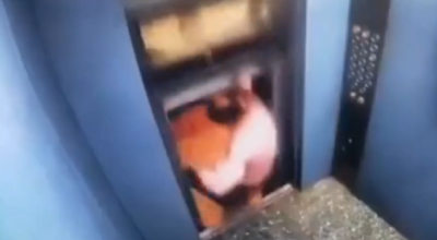 Cade nel vano ascensore: volo di alcuni metri, uomo in gravi condizioni – Il video 