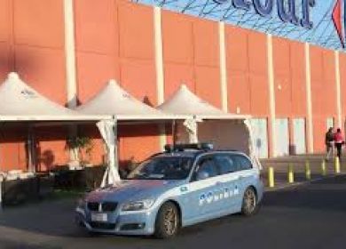 carrefour auto polizia