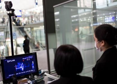 controlli temperatura corporea aeroporto Hong Kong