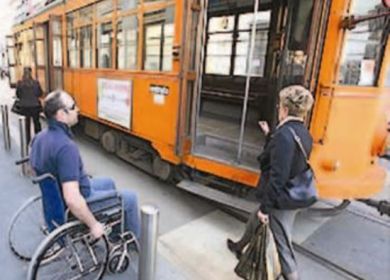 disabili fermata tram
