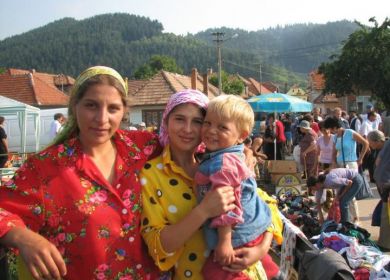 donne rom con bambino