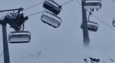 Terrore in funivia a 2800 metri: 100 persone intrappolate per ore