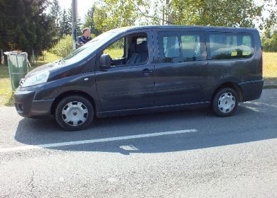 furgone sequestrato dalla polizia per il trasporto di rifugiati