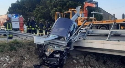 Automobile fuori strada, guard-rail non a norma, stop alla condanna