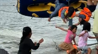 Turisti sbalzati in aria fuori dalla ciambella da traino gonfiabile e bambini schiacciati in un terribile incidente sulla spiaggia – Il video 