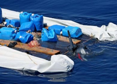 gommone immigrati relitto