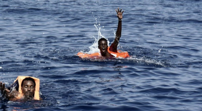 Migranti, nuova tragedia con almeno 49 morti in un naufragio al largo delle coste africane