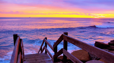 Selfie mania: ragazza di 17 anni voleva una bella foto del tramonto, scivola e muore