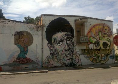 murales con immagine di Carmelo Bene