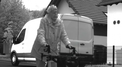 Autovelox da ridere: una donna che usa un deambulatore “pirata della strada” beccata dal velox... ma niente multa