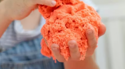 Pericolo per i bambini! Allerta amianto nella sabbia per giochi e lavori artigianali