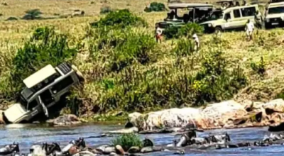 Pericolo safari: jeep che trasporta turisti svizzeri finisce in un fiume infestato dai coccodrilli
