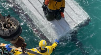 Un ragazzo di 15 anni sopravvive per diversi giorni su una barca capovolta nel mare di Bering in Alaska