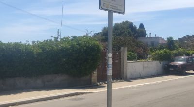 A Torre dell’Orso si paga il ticket del parcheggio ma… mancano le macchinette