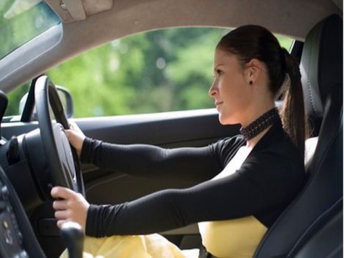donna al volante donna al volante