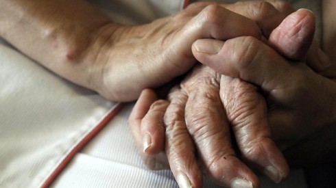 La svolta nella cura dell’Alzheimer? Negli Usa approvato primo farmaco dopo circa 20 anni
