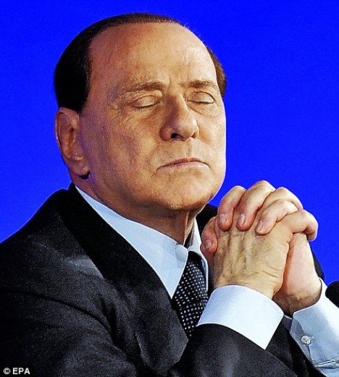 Berlusconi si addormenta al G20 Berlusconi si addormenta al G20