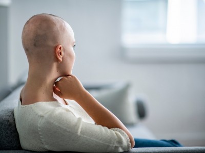 Neoplasie: screening e caschi refrigeranti per prevenire l’alopecia