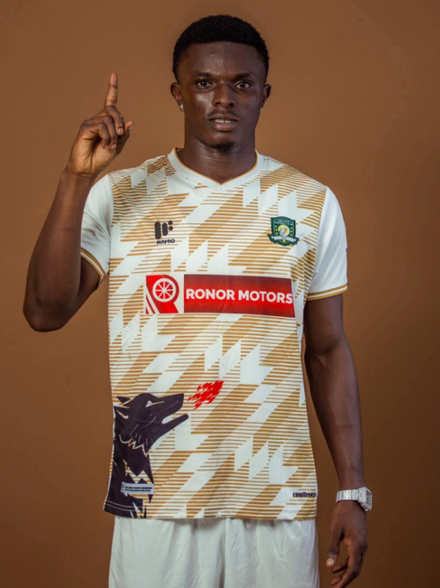 Il calciatore ghanese Frimpong è stato ucciso in un attacco al pullman della squadra