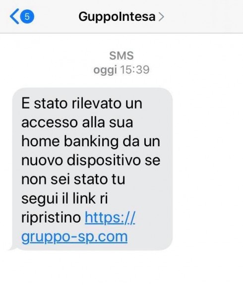 Occhio agli sms che chiedono informazioni bancarie: sono truffe. La Polizia rilancia l’allerta.
