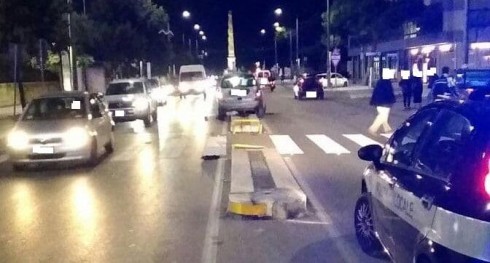Insidie stradali a Lecce. L’orrore di viale Calasso: incidenti a gogo, pedoni a rischio