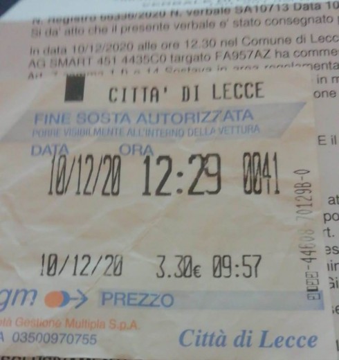 Lecce, ticket scaduto da un minuto: multato dagli ausiliari. 