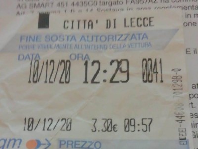 Lecce, ticket scaduto da un minuto: multato dagli ausiliari. 