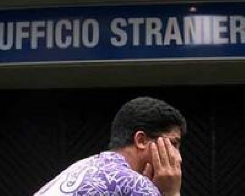 Immigrazione. La Bossi-Fini dimostra la sua inadeguatezza alla luce della normativa comunitaria. Immigrazione. La Bossi-Fini dimostra la sua inadeguatezza alla luce della normativa comunitaria.