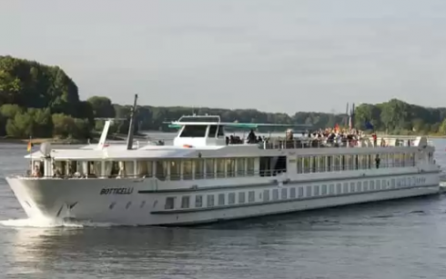 Normandia: una nave da crociera prende fuoco nel porto di Honfleur, 163 persone evacuate