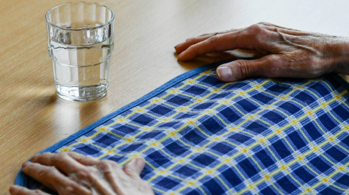 Acqua potabile venduta come medicina, indagato un 54enne leccese.
