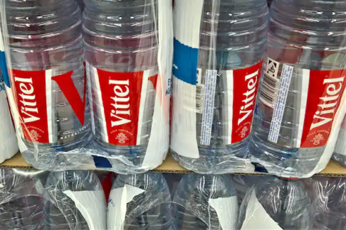 Nestlé interrompe la vendita di acqua minerale Vittel in Germania