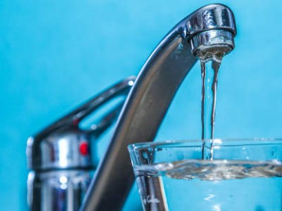 Bere acqua di rubinetto in California (USA) può aumentare il rischio di cancro