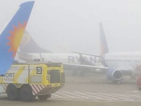 GB, tragedia sfiorata all'aeroporto delle Midlands orientali per la collisione tra due aerei in pista probabilmente a causa della fitta nebbia