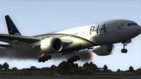 Disastro aereo a Karachi: aereo Pakistan International Airlines (PIA) si schianta al suolo - VIDEO 