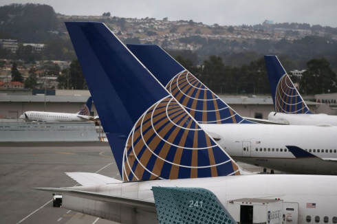 Volo UA919 della United Airlines per gli Stati Uniti costretto a tornare indietro a Londra Heathrow e poi cancellato per una passeggera ubriaca