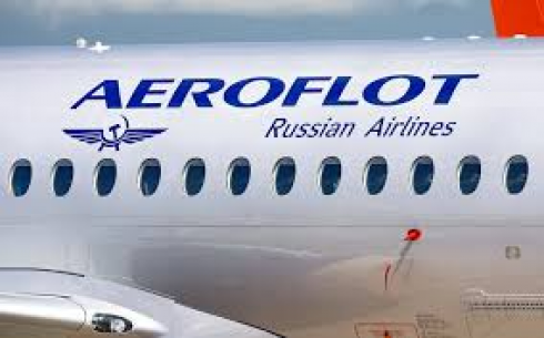 Mosca, due aerei di linea si scontrano in pista durante il rullaggio: paura a bordo