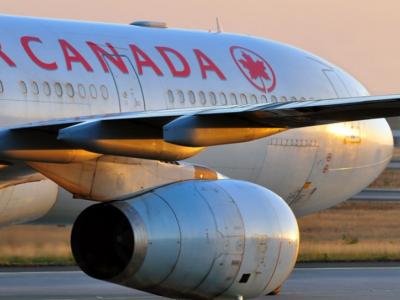 Problemi al carrello, atterraggio d’emergenza per un volo Air Canada. Ecco l’inedito VIDEO